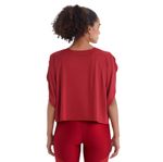 camiseta-feminina-manga-curta-tracos-vermelha-costas