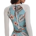 maio-de-surf-feminino-vento-florido-azul-claro-detalhe