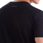 camiseta-masculina-de-algodao-pima-preta-detalhe