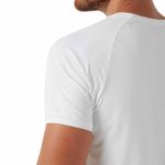 camiseta-masculina-manga-curta-uv-mesh-branca-detalhe