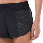 shorts-feminino-resistencia-preto-para-correr-detalhe-2
