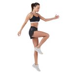 shorts-feminino-resistencia-preto-para-correr-inteira