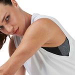 regata-movimento-branca-para-treinar-detalhe-2