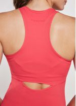regata-feminina-gota-guara-para-correr-detalhe