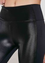 legging-feminina-recortada-cire-preta-para-treinar-detalhe