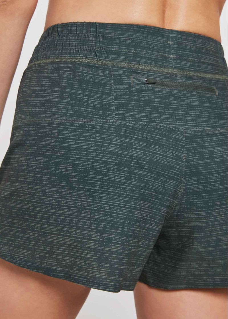 shorts_feminino_selado_tracos_alecrim_para_correr_detalhe