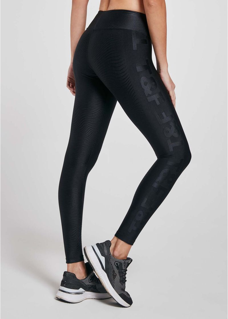 legging-feminina-jacquard-preta-para-treinar-costas