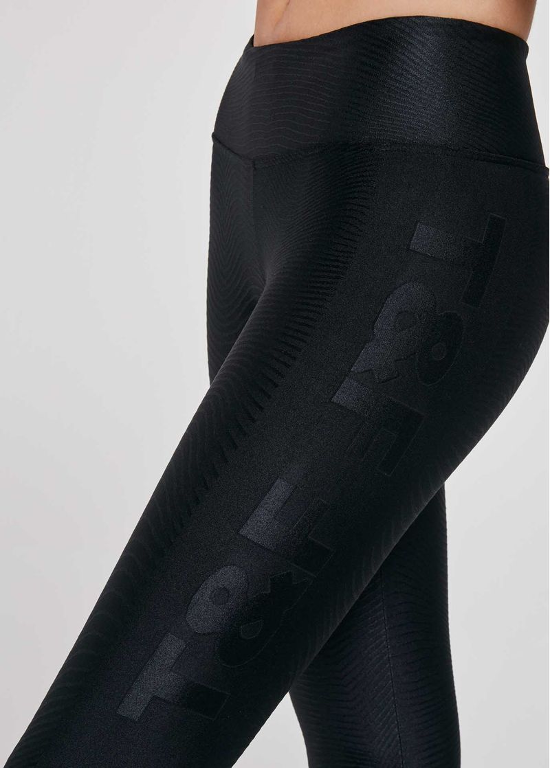 legging-feminina-jacquard-preta-para-treinar-detalhe