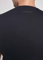 camiseta-masculina-pima-preta-para-o-dia-a-dia-detalhe