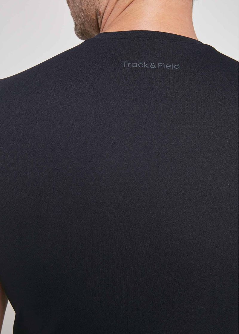 camiseta-masculina-pima-preta-para-o-dia-a-dia-detalhe