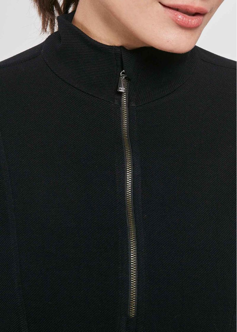 blusao_feminino_basico_preto_detalhe