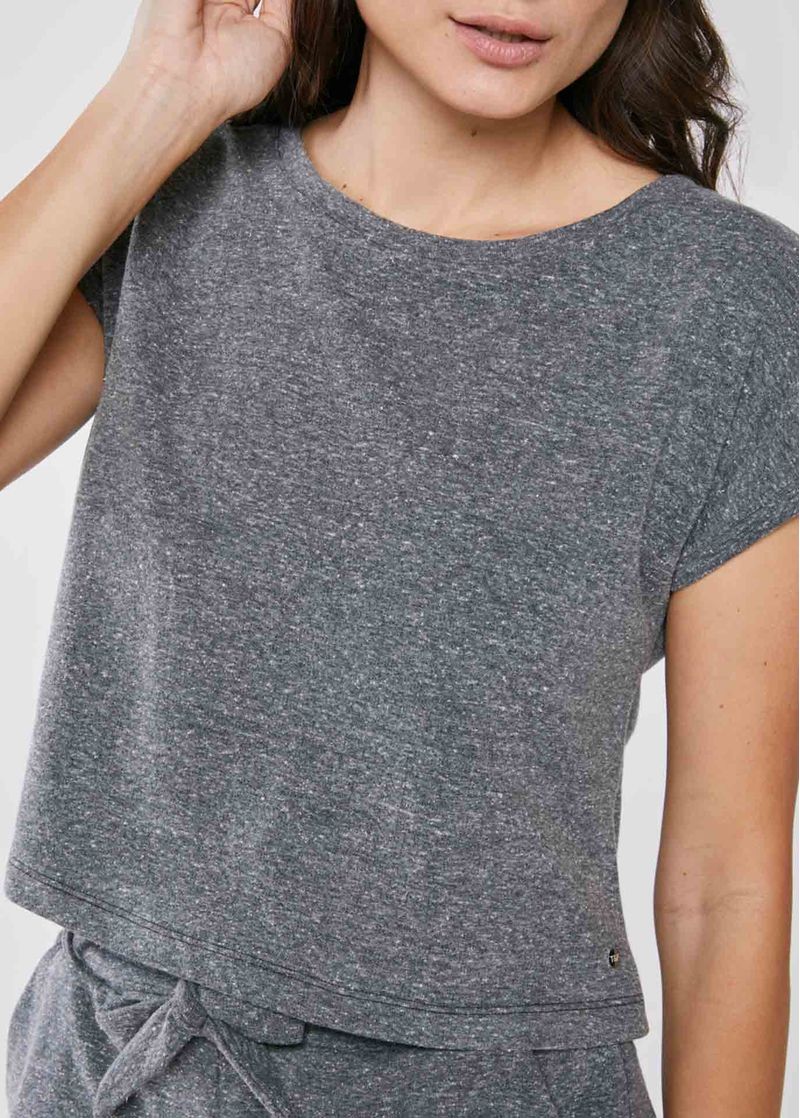 camiseta-feminina-cropped-atoalhada-preto-detalhe