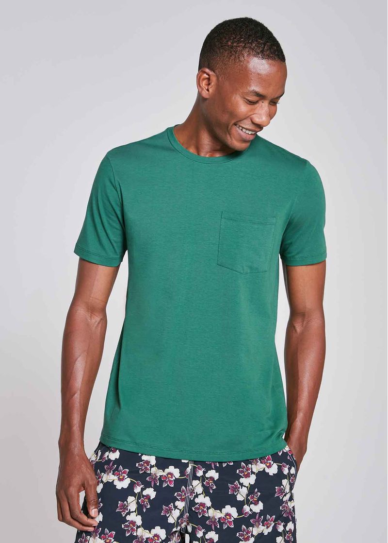 camiseta_masculina_basica_verde_para_praia_frente