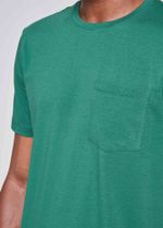 camiseta_masculina_basica_verde_para_praia_detalhe