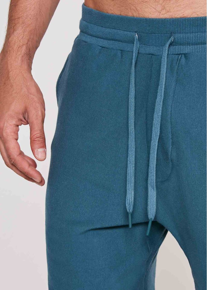 bermuda-masculina-recortada-yoga-anoitecer-azul-detalhe