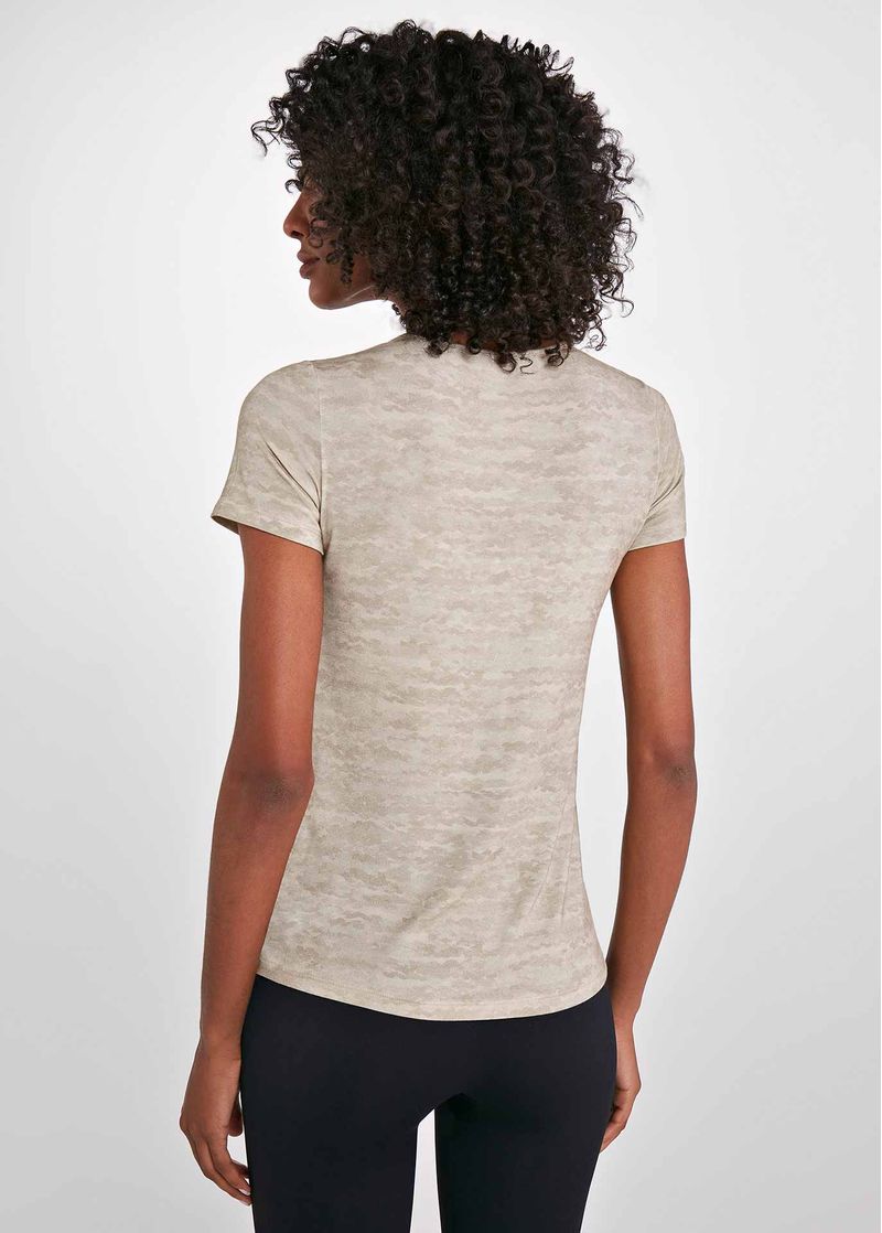 camiseta-feminina-manga-curta-estampada-campo-bege-costas