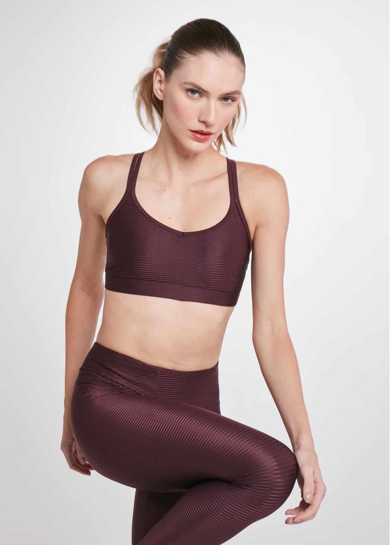 top_feminino_textura_uva_roxo_para_treinar_frente