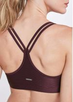 top_feminino_textura_uva_roxo_para_treinar_detalhe