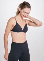 top_fitness_essencia_preto_para_treinar_frente