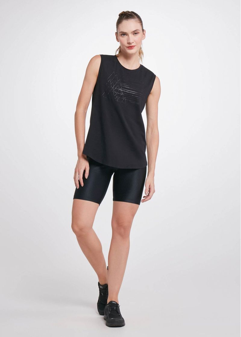 regata_feminina_slim_elemento_preto_para_treinar_inteira