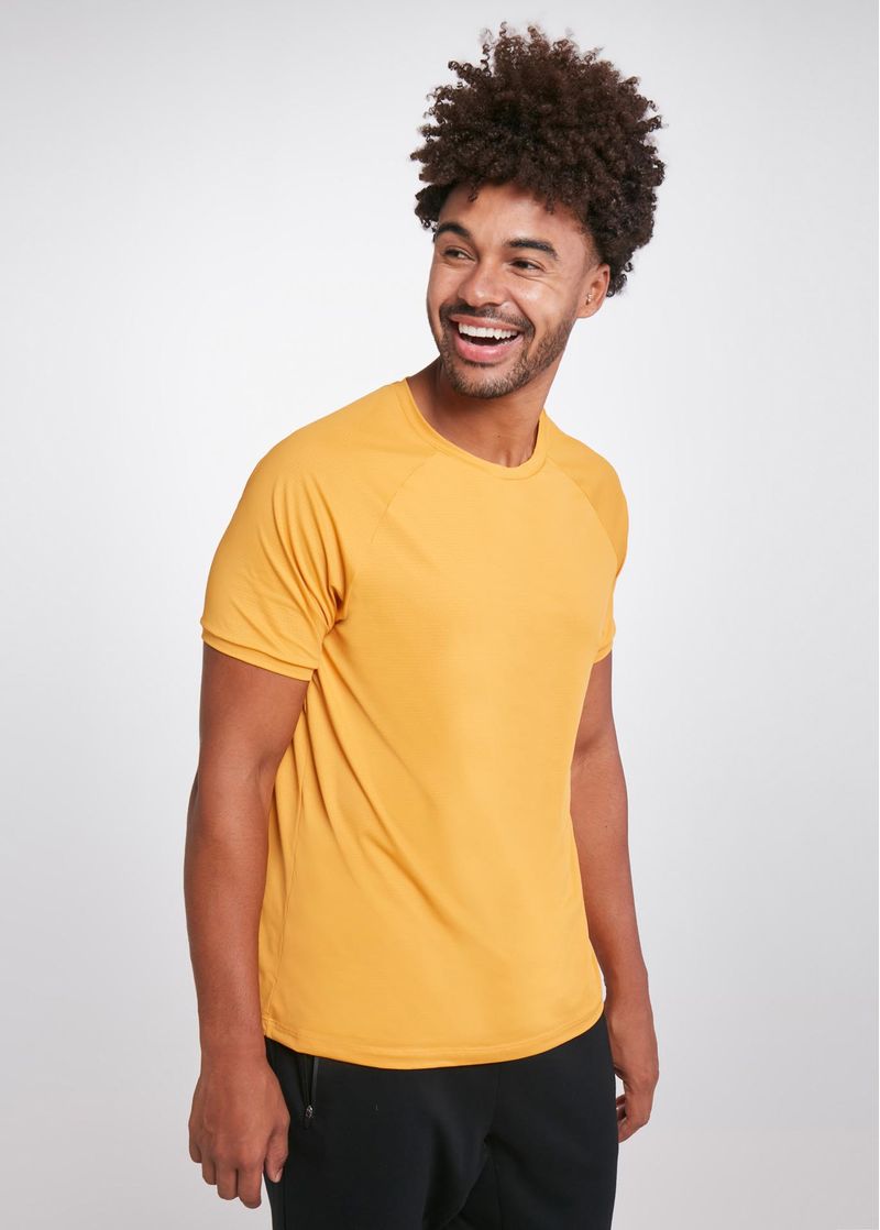 camiseta-masculina-manga-curta-uv-mesh-solar-amarelo-frente