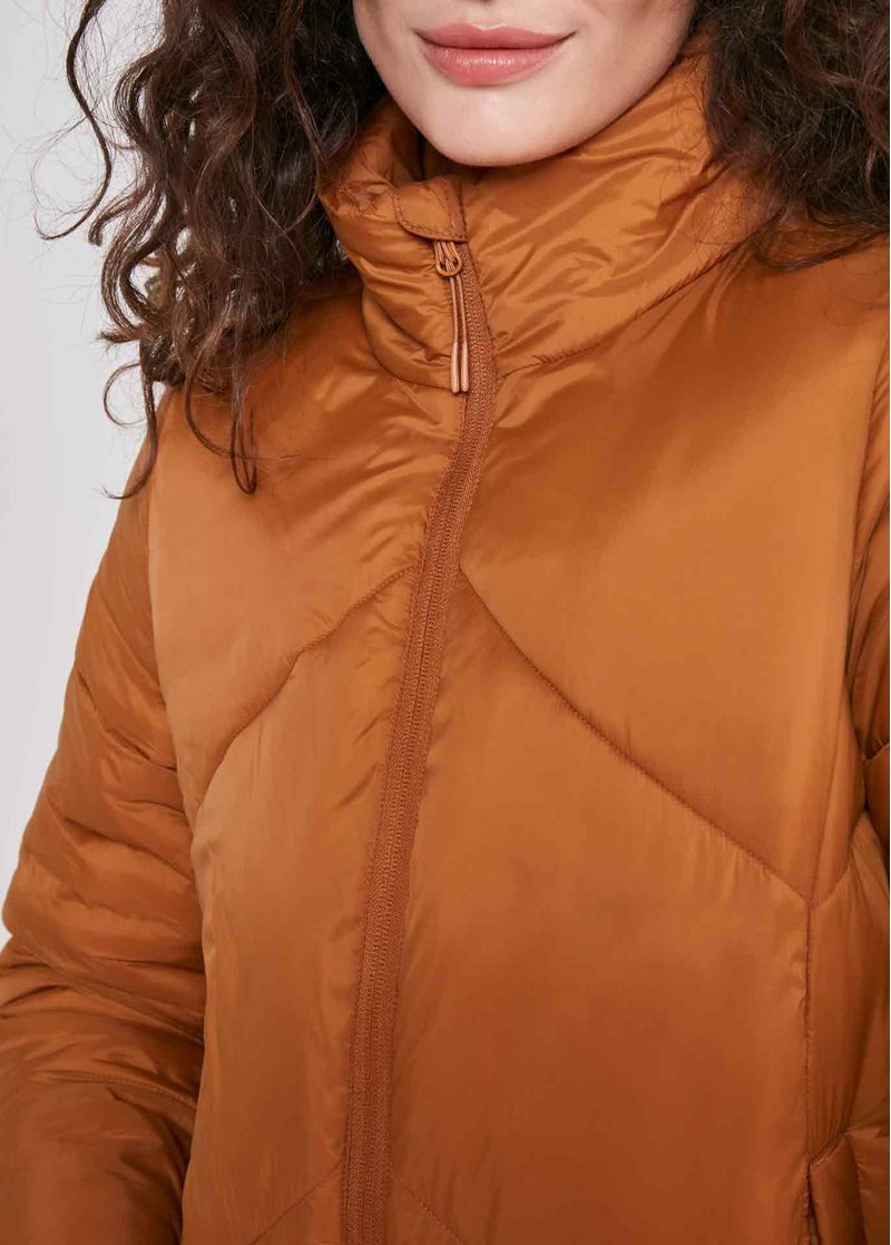 jaqueta-feminina-winter-trilha-caramelo-marrom-de-outono-e-inverno-ideal-para-seus-treinos-no-dia-frio-detalhe