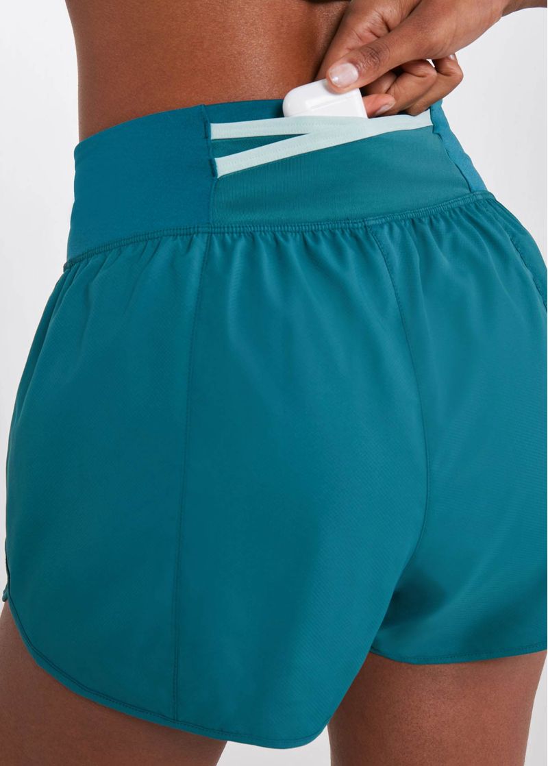 shorts_feminino_tule_floresta_da_marca_track_field_detalhe