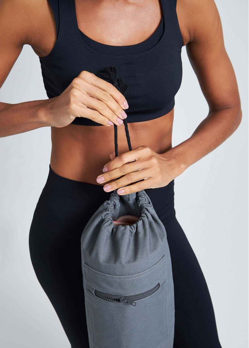 bolsa_para_tapete_yoga_cinza_alca_regulavel_amarracao
