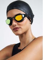 oculos_de_natacao_triatlon_preto_modelo_detalhe