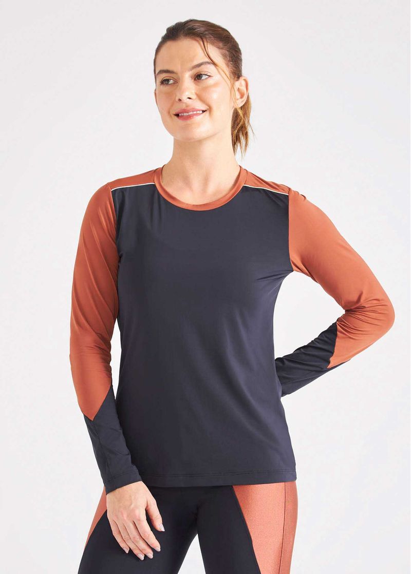 camiseta_feminina_manga_longa_momento_preta_001_TF041043_0003.jpeg