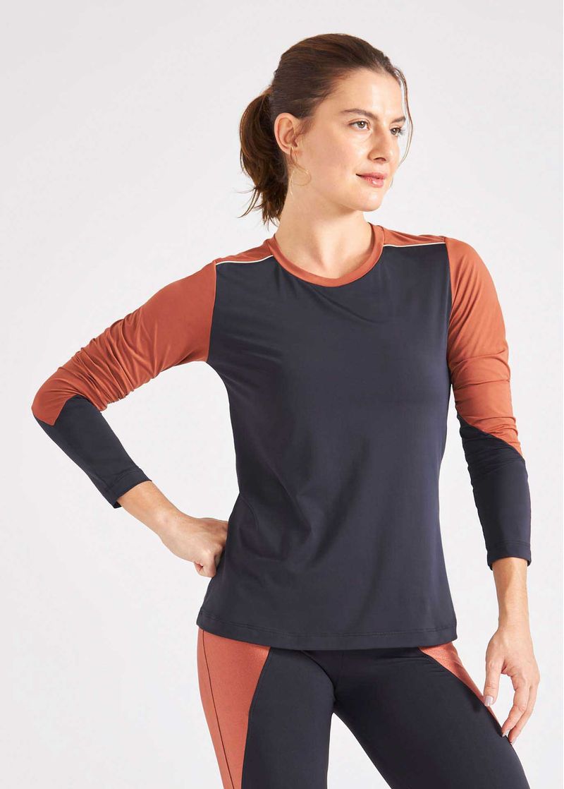 camiseta_feminina_manga_longa_momento_preta_004_TF041043_0003.jpeg