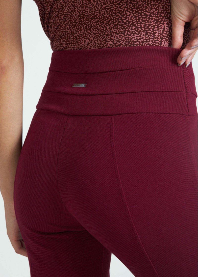 calca_feminina_basica_recortes_vinho_004_TF150238_2575