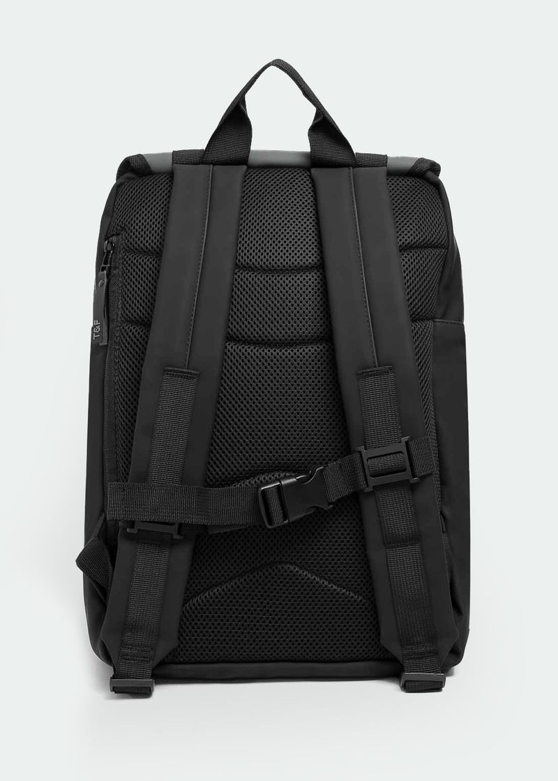 mochila_unissex_lifestyle_preta_com_bolsos_e_divisorias_002_TFA200035_0003.jpg