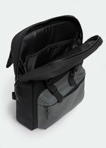 mochila_unissex_lifestyle_preta_com_bolsos_e_divisorias_004_TFA200035_0003.jpg
