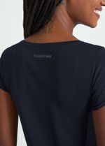 camiseta_feminina_manga_curta_thermodry_u_preta_004_TF040332_0003.jpg