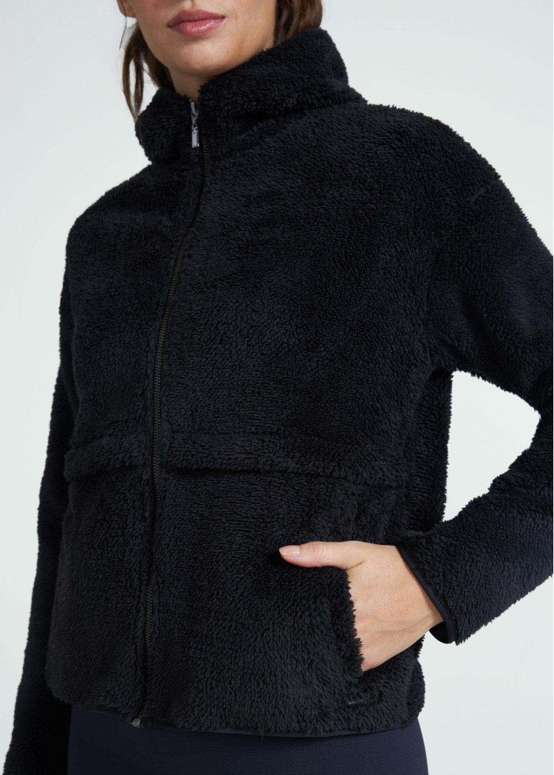 casaco_feminino_fleece_capuz_preto_004_TF170328_0003.jpg