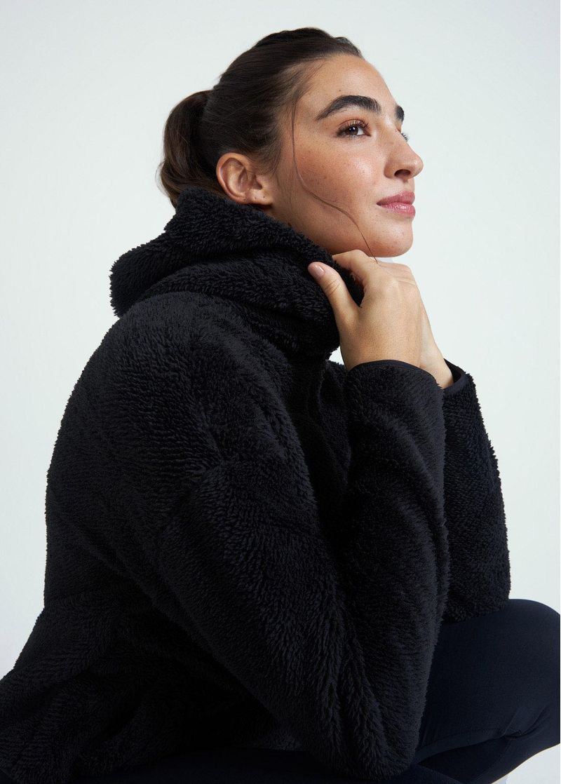 casaco_feminino_fleece_capuz_preto_005_TF170328_0003.jpg