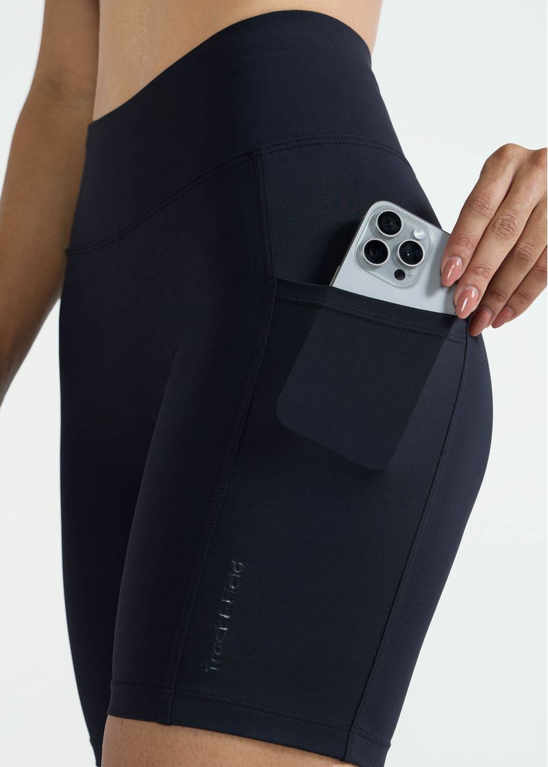 bermuda_feminina_slim_bolsos_preta_004_TF080108_0003.jpg
