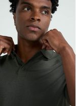 polo_masculina_slim_mesh_mescla_alecrim_004_TF550026_2091.jpg