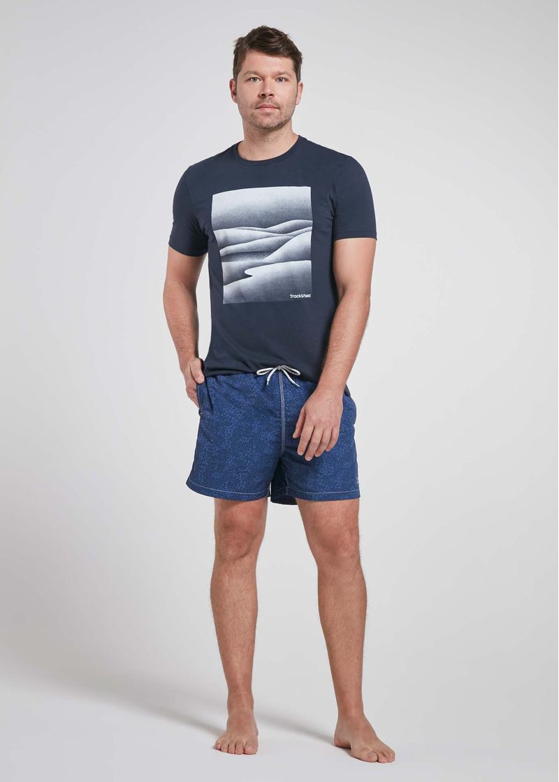 TF960117_0004_camiseta_masculina_manga_curta_coolc_areia_azul_noturno_inteira.jpg