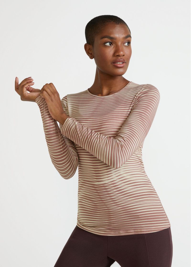 camiseta_feminina_manga_longa_estampada_vias_001_TF041022_2792.jpg