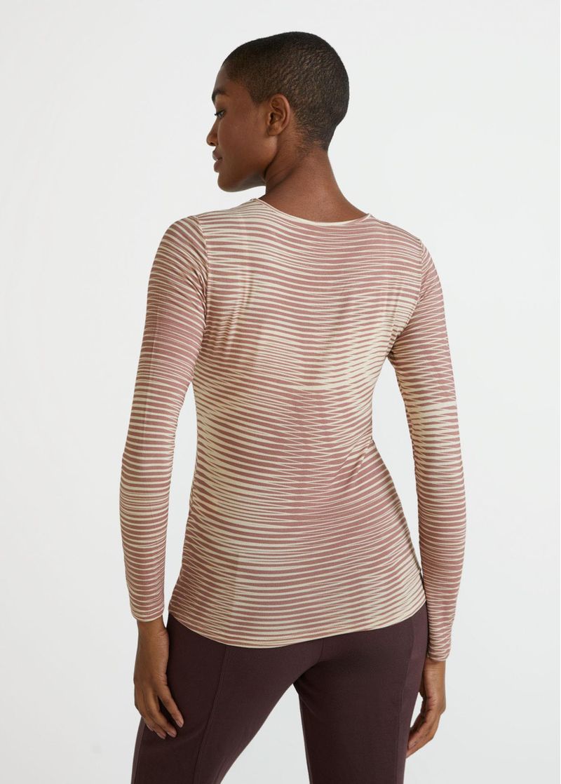 camiseta_feminina_manga_longa_estampada_vias_002_TF041022_2792.jpg