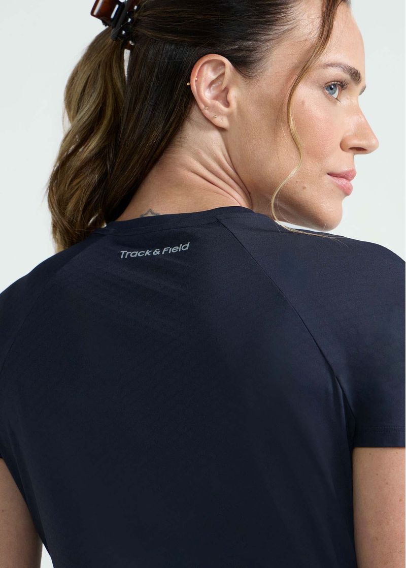 camiseta_feminina_outlast_preta_004_TF041063_0003.jpg