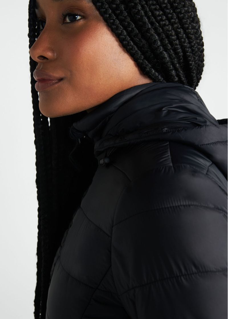 jaqueta_feminina_winter_longa_capuz-preto_006_TF060150_0003.jpg