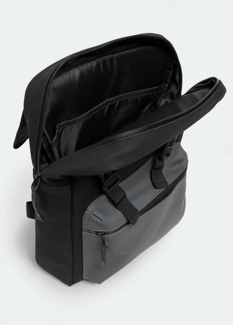 mochila_unissex_lifestyle_preta_com_bolsos_e_divisorias_004_TFA200035_0003.jpg