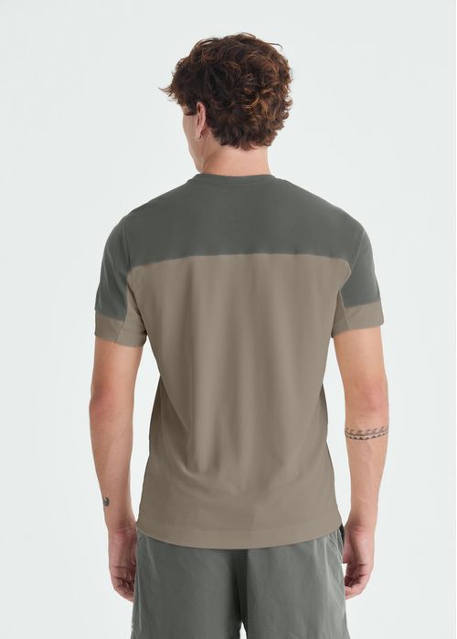 Camiseta Masculina Manga Curta Recortes